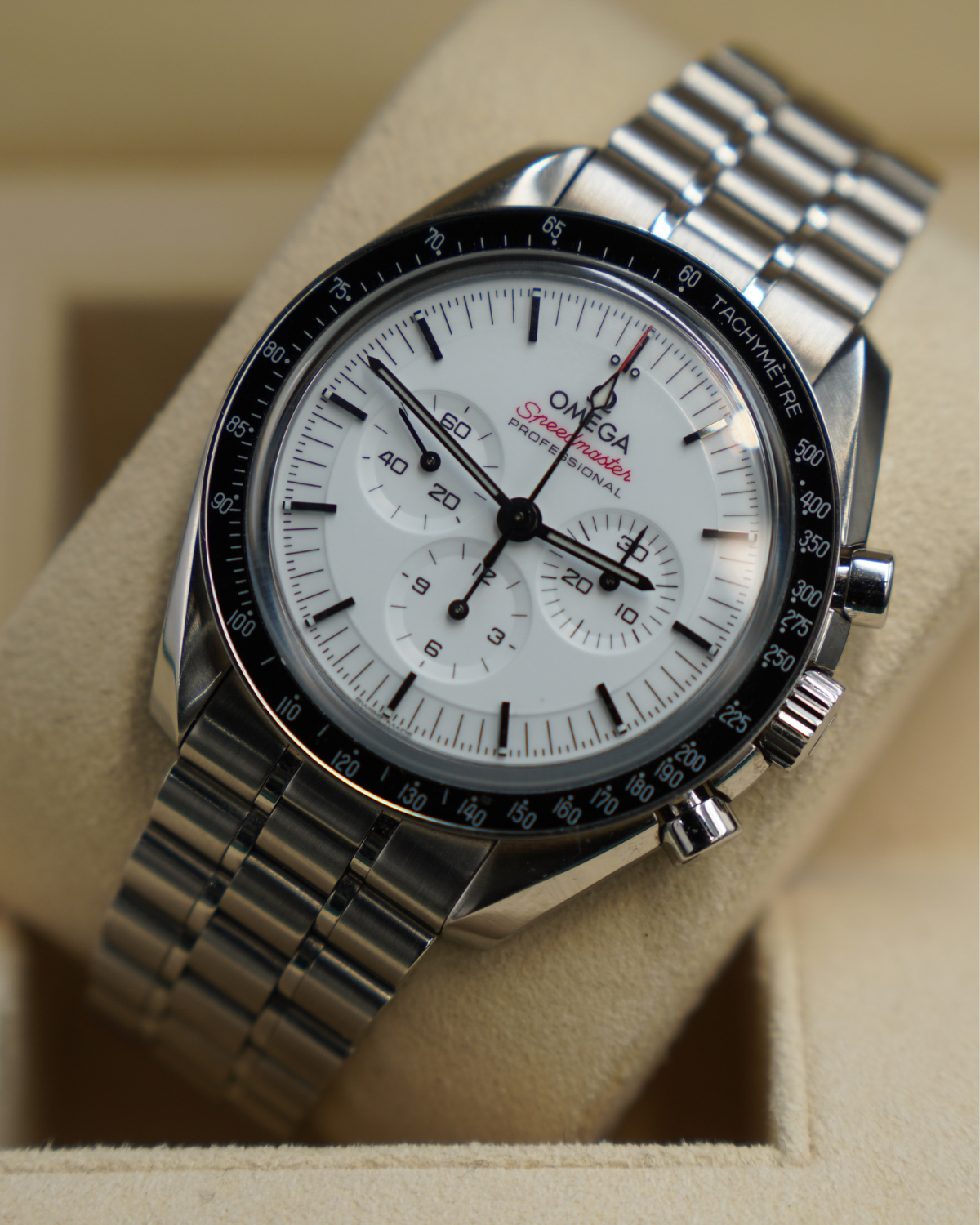 2025 Omega Speedmaster White 31030425004001