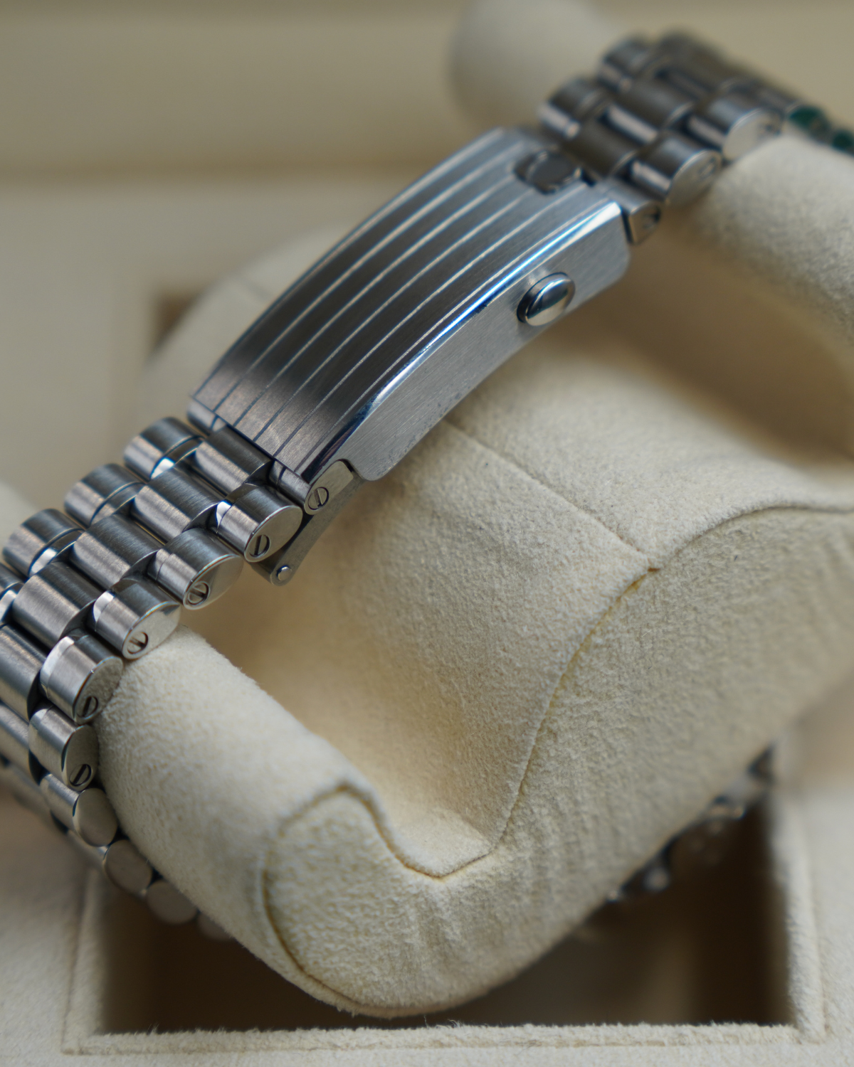 2025 Omega Speedmaster White 31030425004001