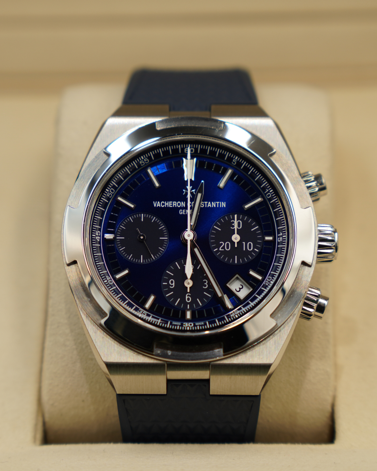 2025 Vacheron Constantin Overseas Chronograph Blue Dial 5520V