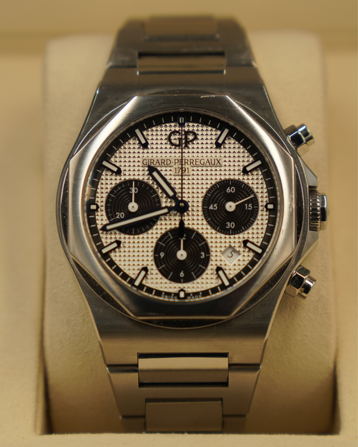 Girard Perregaux 81020-ACIER N175